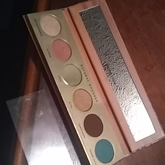 Butter London natural goddess eyeshadow palette - Picture 3 of 3